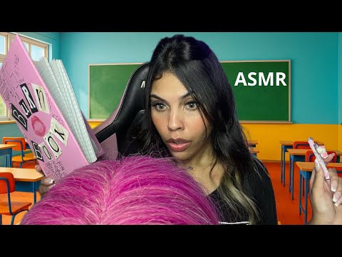 ASMR A Garota Obcecada Brinca com Seu Cabelo Enquanto Você Dorme na Aula ✂️🎡