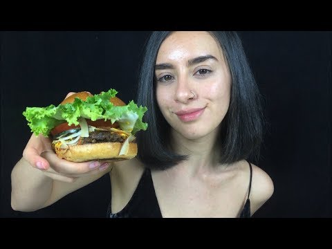 ASMR EN ESPAÑOL - COMIENDO UNA HAMBURGUESA VEGANA