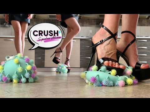 Pea vs. Alien Spider! High Heels Crushing Things! Oddly Satisfying! ASMR