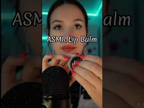 Des bruits intenses pour vous réhydrater ☺️✨ #asmr #mouthsounds #lipbalm #oddlysatisfying
