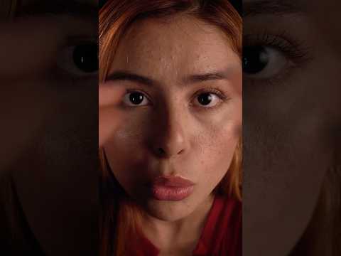 Tu amiga te saca una basurita del ojo 👀 ASMR roleplay #vicoasmr #asmr #susurros #visualtingle