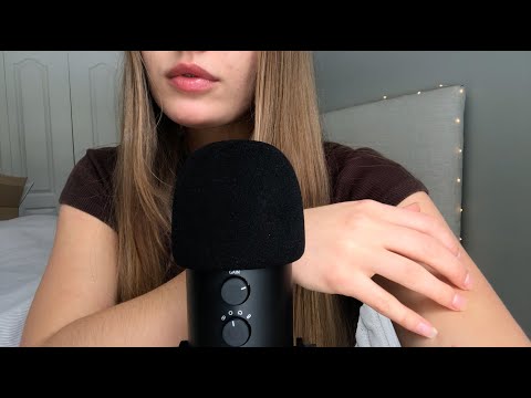 ASMR skin scratching & teeth tapping💗