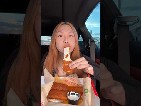 Chilis Nashville Mozzarella Sticks 🌶️ For my first #mukbang