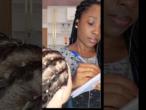 ASMR TIRANDO CASPA DO SEU CABELO COM A TRICOLOGISTA #asmr #shorts #asmrbrasil