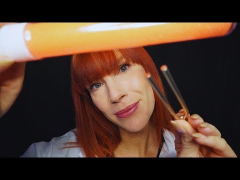 ASMR Doctor Roleplay - Entspannte Lichttherapie und Massage bei Rückenschmerzen