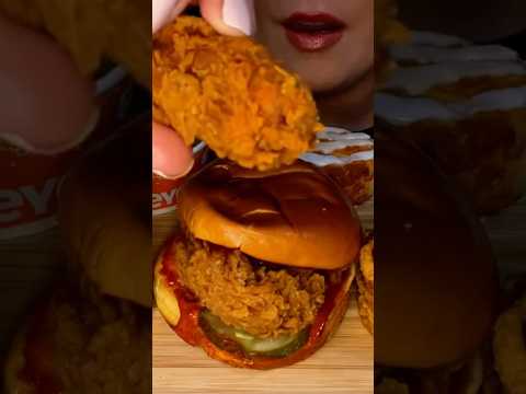 Popeyes Spicy Chicken #shorts #asmr #asmrsounds #popeyes