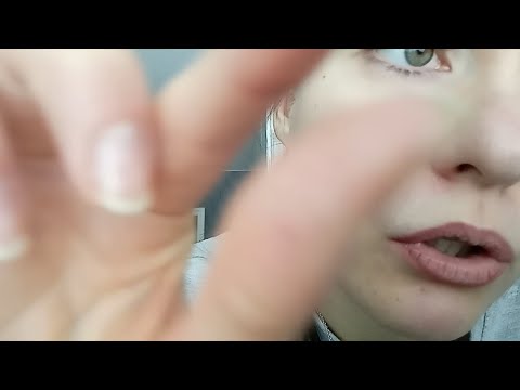 ASMR- En softspoken plockar/borstar bort dålig energi 💕