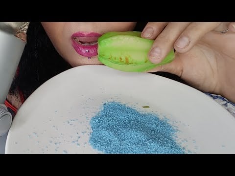 ASMR. Comiendo carambolo con Miguelito azul