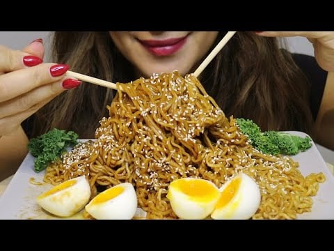 ASMR SPICY KIMCHI RAMEN NOODLES WITH EGGS / no talking / CREMA ASMR #asmr #mukbang #ramen #noodles