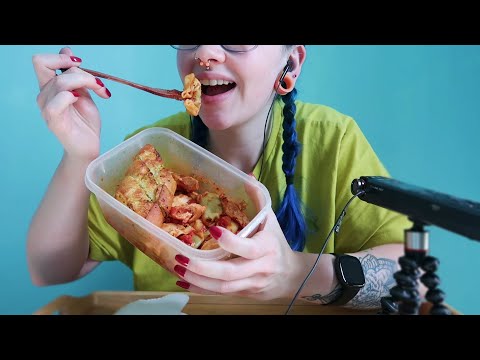 ASMR Eating Spinach & Ricotta Tortelloni, Chicken & Garlic Bread