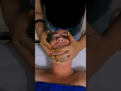 Sentirás cosquillas al ver este masaje 💆🏼‍♀️ #shorts #massage #asmr #india