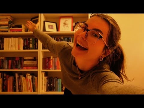 ASMR BOOKSHELF TOUR • wszystkie książki Żaby 🤓📚 (close-up whispered voiceover)