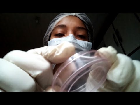 ASMR Esteticista fazendo suas sobrancelhas e cílios: pinça, escovinha, luvas, espuma, fala suave + 🌷