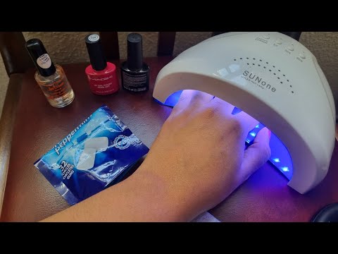 ASMR masticando chicle y pintándome las uñas semipermanentes