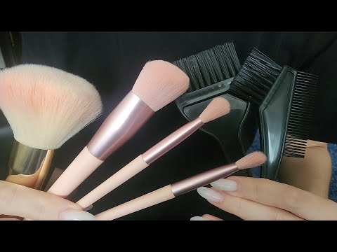 ASMR | ONLY BRUSHING + some Mouth Sounds (sound of rain) 🖌️ 💤