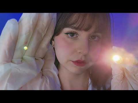 ASMR | Examinando seu rosto detalhado em 4K