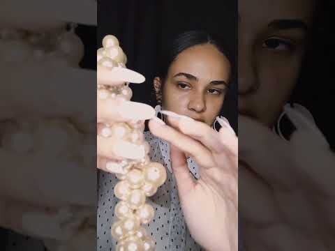 ASMR TRIGGERS NAS PÉROLAS #miçanga #asmr #viral #viralshort #shortvideo #dormir #triggers #perolas