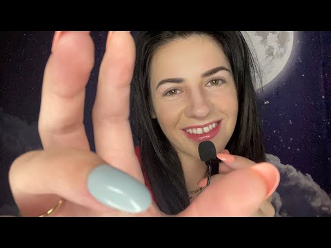 ASMR | Close Up & Intense Gum Chewing, Soft Whispering & Hand Movements 😋💙