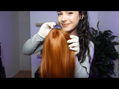 ASMR - Examen des cheveux pour une relaxation intense | Chuchotements, gants, brossage...