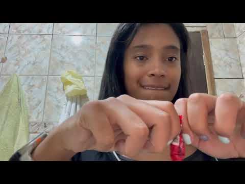 ASMR CASEIRINHO - Mastigando chicletes e mexendo no cabelo