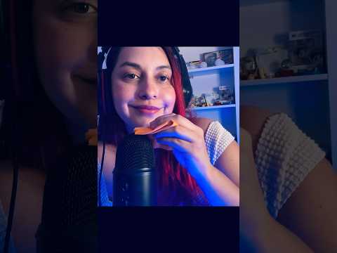 Limpio tu carita♥️ Sp1t paiting #asmr #asmrcommunity #love #mouthwhisper #relax #youtubeshorts