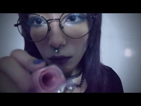 ASMR TE MAQUIANDO NO ESCURO E COM PRESSA | ASMR VERY FAST