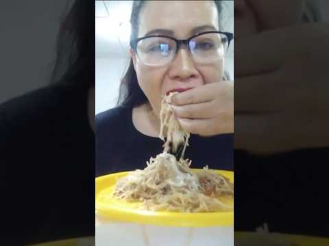FILIPINO PANCIT #shortsfeed #mukbang #asmrshorts #slurping #asmrshorts #food #everyone