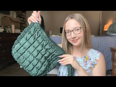 ASMR| WHATS IN MY BAG ✨chatty whisper ramble + explaining✨