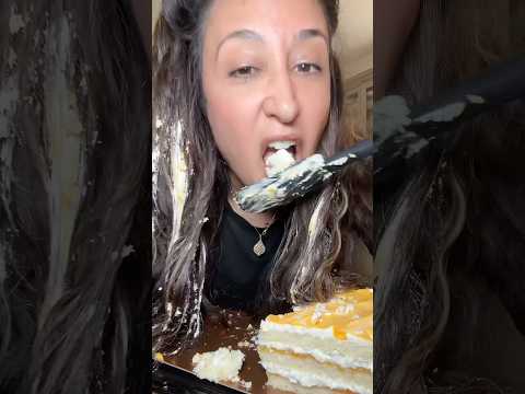 Peaches and Cream Cake #mukbang #eatingsounds #cake #shorts #fyp