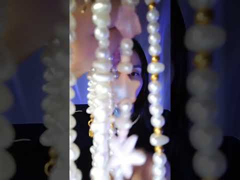 Sonidos relajantes ASMR con collares de perlas
