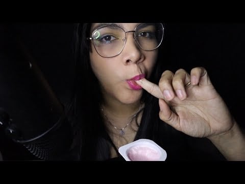 ASMR comiendo yogurt con el dedo ☺️