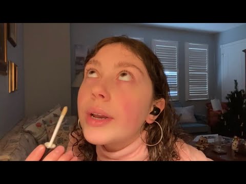 ASMR lipgloss application