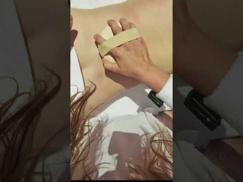 🌾 Dominica gibt eine Kashmir-Massage mit Bürste im Freien | ASMR Sanfte Energie & Berührung 💆‍♀️