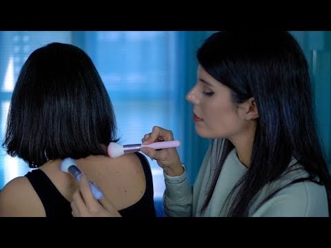 ASMR 💆🏻‍♀️ Grattini Rilassanti, Brushing alla Schiena e Coccole (Intense Whispering)