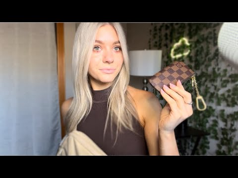 ASMR| What's In My Bag (Close Whisper)👜