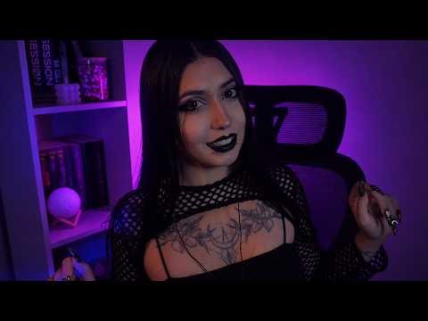 ASMR ARRUME-SE COMIGO | Maquiagem gótica 🦇🕸️ (muito tapping e sussurros)