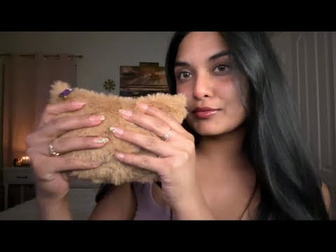ASMR// Whats in My Makeup Bag// Tapping Sounds (No Talking) 