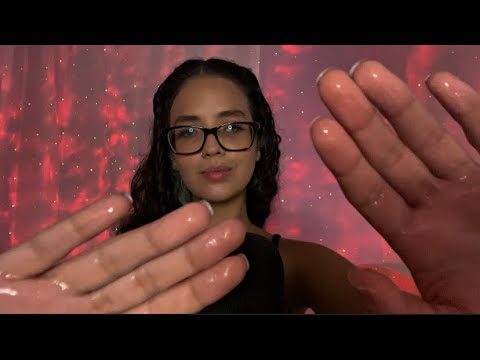 ASMR - MASSAGEM FACIAL COM ÓLEO SUPER RELAXANTE PARA DORMIR (em camadas)