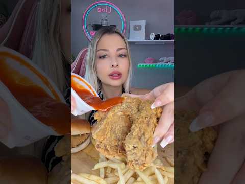 Bu çıtır tavuk sesine dayanabilecek var mı? 🤤🍗🔥 #asmr #mukbang #popeyes #shorts Türkçe ASMR