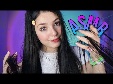 A Menina que Senta Atrás de Você faz Carinho no seu Cabelo | ASMR 🥰