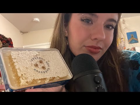 [ASMR] RAW HONEYCOMB🍯 (sticky eating sounds)