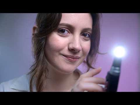ASMR - Examen des oreilles : Nettoyage des conduits auditifs et test auditif