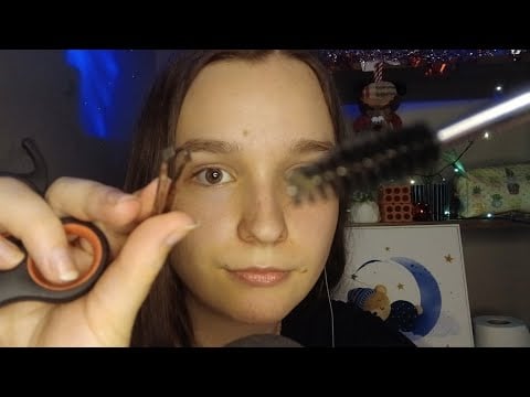 Asmr amiga fazendo sua sobrancelha com calma 