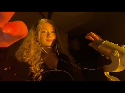 ASMR | Bare mic scratching, fabric sounds, whispers🖤