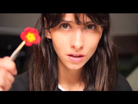 ASMR - Hein ? Je dois retirer ces fleurs de ton visage ? 🔍