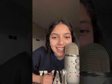 Sofiwi está en vivo ASMR COMIENDO