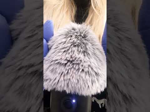 blue gloves
