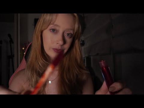 ASMR - TE MAQUIANDO SUAVEMENTE ATÉ VOCÊ DORMIR 😴 sons de maquiagem, mouth sounds