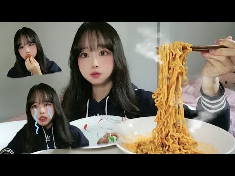 (Sub) 쭈구리 믱망뇽 | 맵찔이의 불닭볶음면 먹방🍜