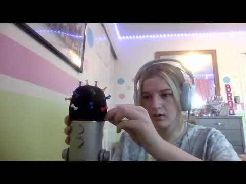 ASMR| TAKING NEEDLES OUT OF THE MIC